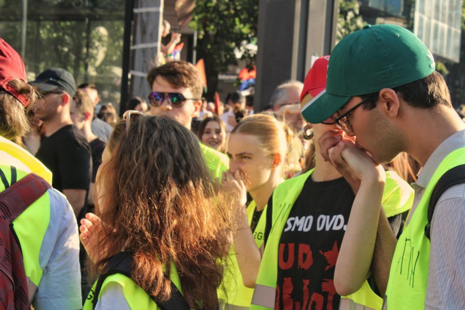 Između protesta na ulicama i kritika iz Evrope -  Gde je danas demokratija u Srbiji?