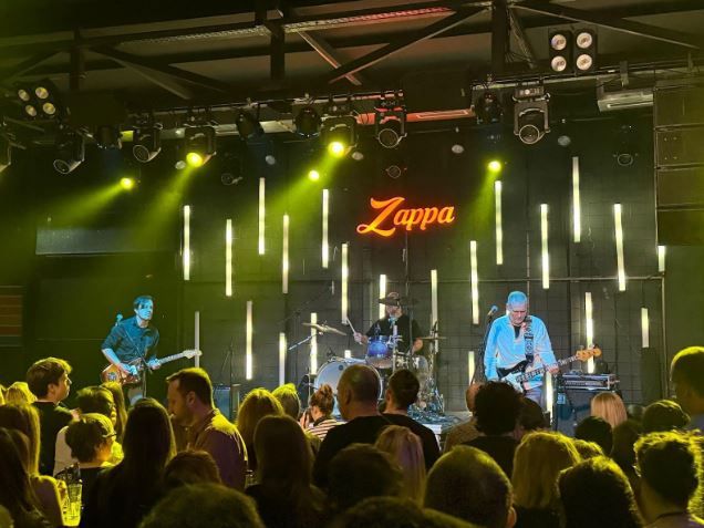 Kratka &scaron;etnja kroz normalan život  - Nežni Dalibor i Pli&scaron;, Zappa Barka