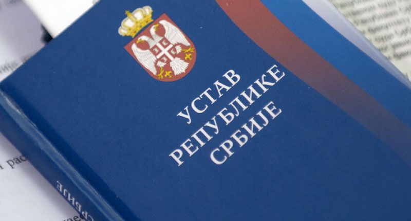 Pogled na Ustav Srbije – deset godina kasnije